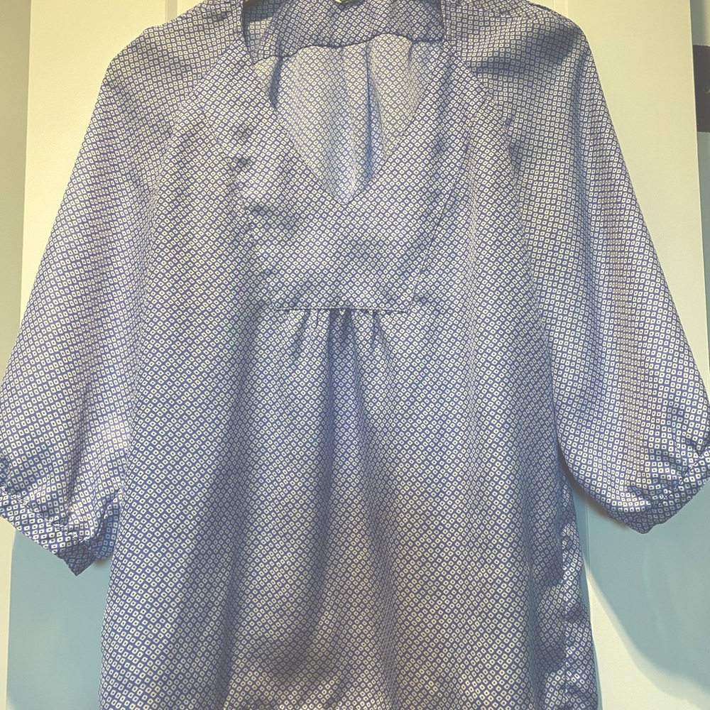 Brand: Fossil
Color: sky blue and white
Size: small
Fit: true to size